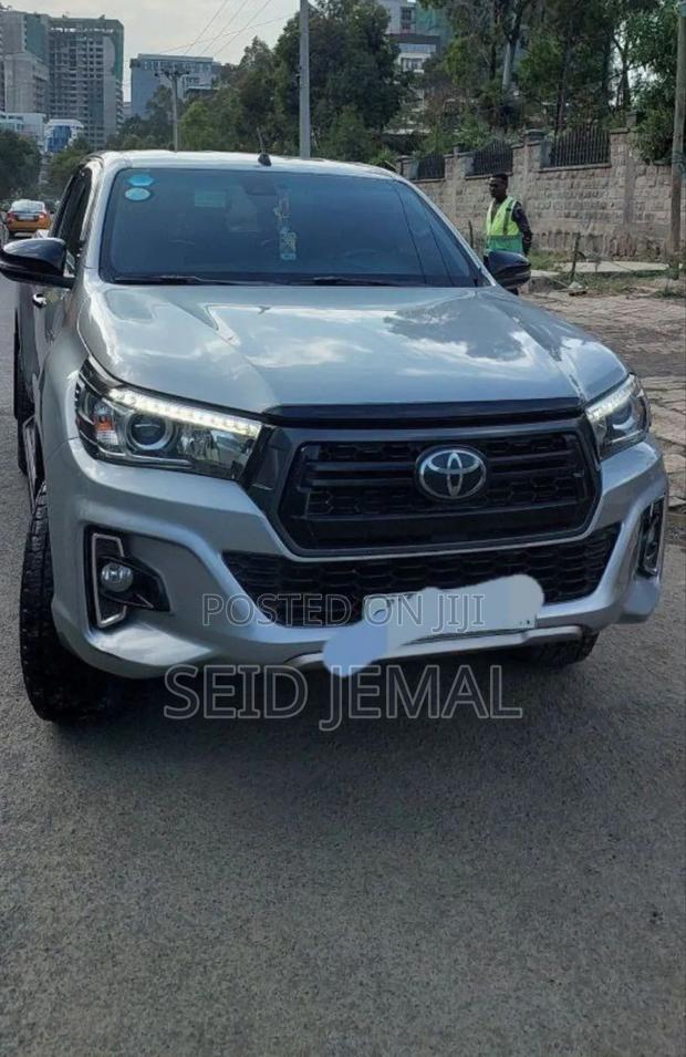 Toyota Hilux 2020 Blue