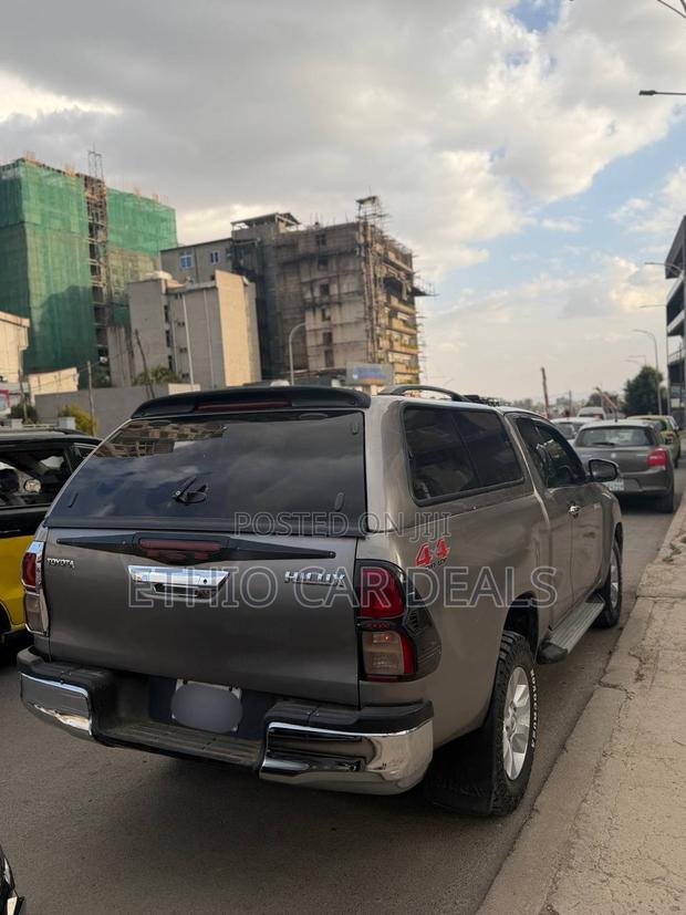 Toyota Hilux 2018 Gold