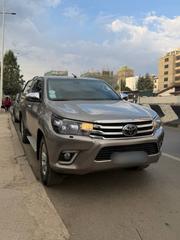Toyota Hilux 2018 Gold for sale