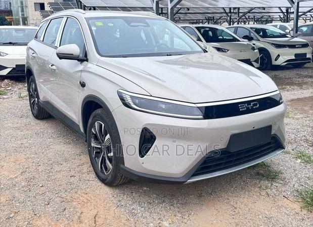 BYD Seal DM-i 2025 Off white