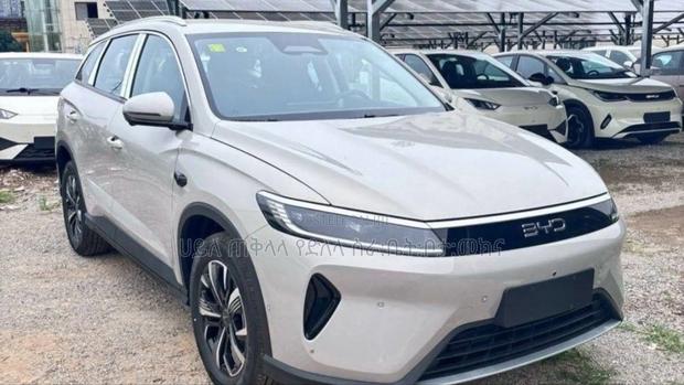 BYD Destroyer 05 DM-i 1.5 Hybrid FWD 2025 Gold