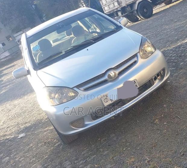 Toyota Platz 2003 Silver