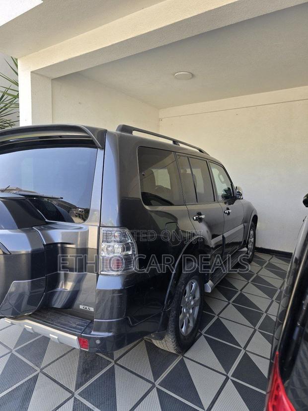 Mitsubishi Pajero 2017 Black