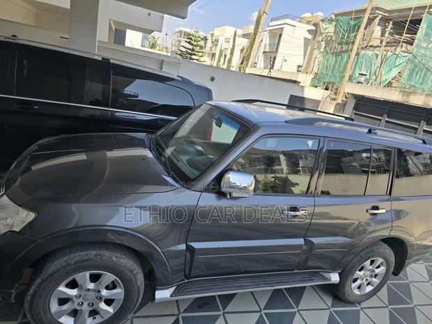 Mitsubishi Pajero 2017 Black
