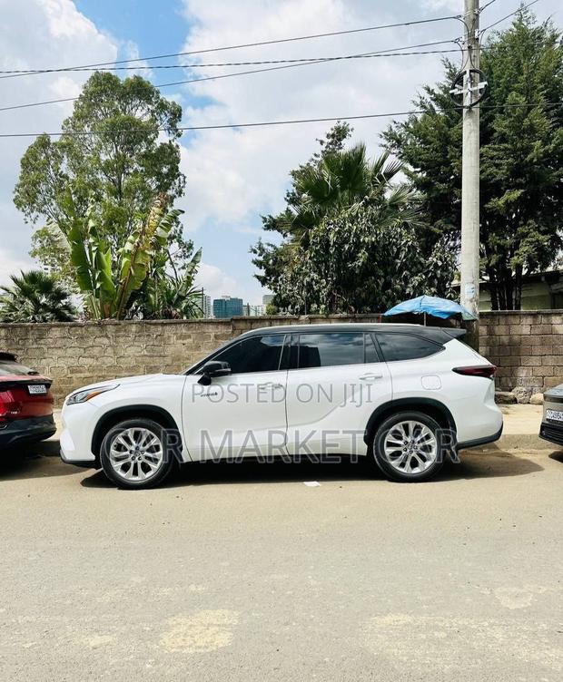 Toyota Highlander Hybrid Limited AWD 2024 White