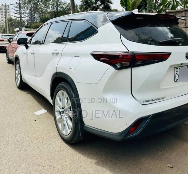 Toyota Highlander Hybrid 2024 White