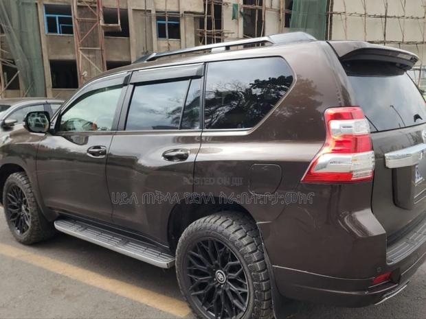 Toyota Land Cruiser Prado 2017 Brown