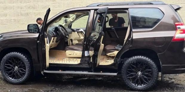 Toyota Land Cruiser Prado 2017 Brown