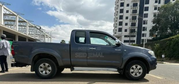 Toyota Hilux 2009 Gray