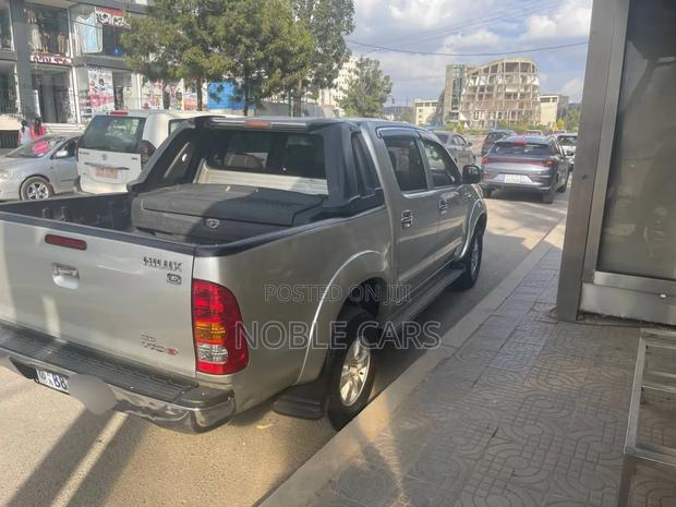 Toyota Hilux 2009 Gold