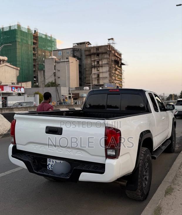 Toyota Tacoma 2018 Ivory