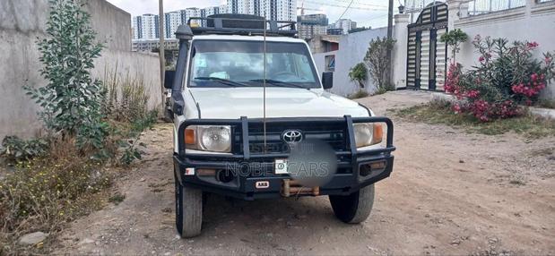 Toyota Land Cruiser 2015 White