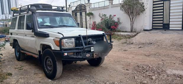 Toyota Land Cruiser 2015 White