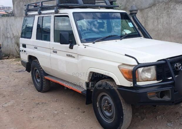 Toyota Land Cruiser 2015 White