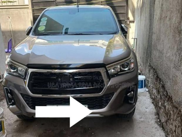 Toyota Hilux 2020 Pink