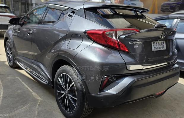 Toyota C-HR 2017 Gray