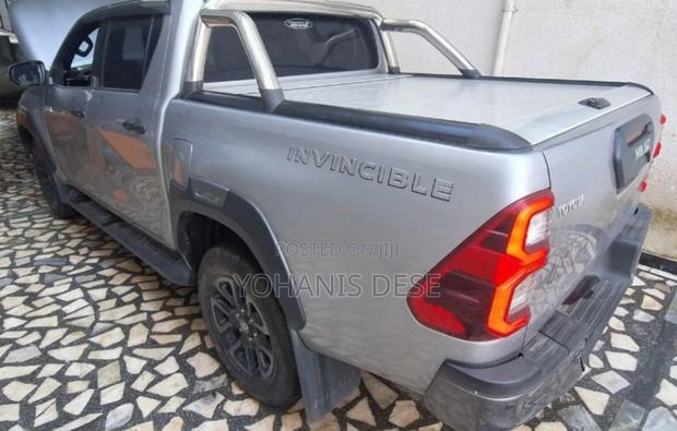 Toyota Hilux 2021 Beige