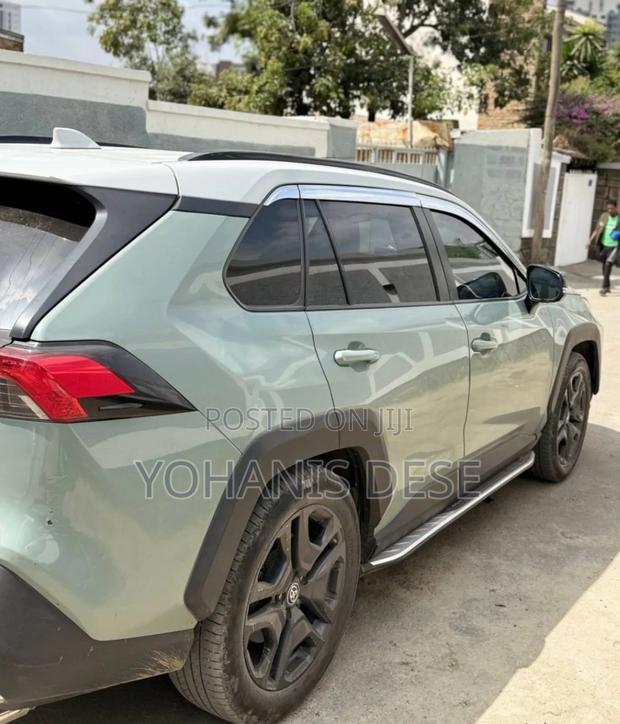 Toyota RAV4 2022 Green