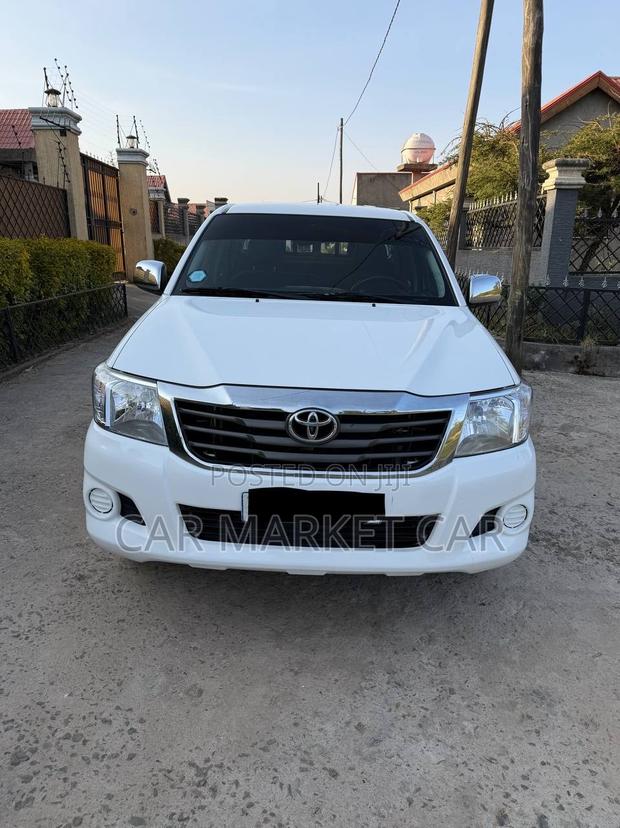 Toyota Hilux 3.0 D-4D 4x4 2015 White