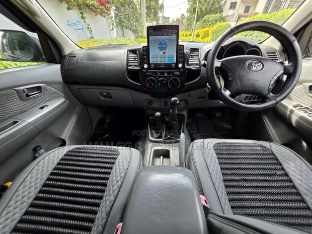 Toyota Hilux 2009 Gray