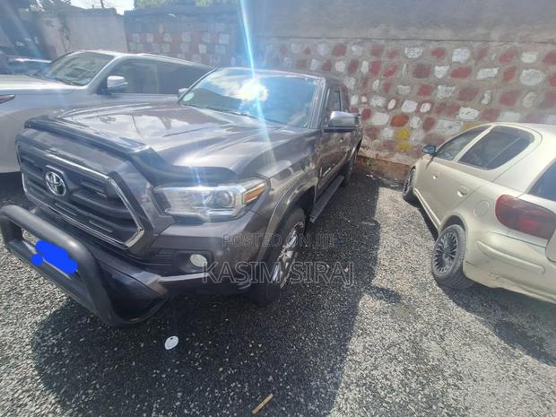 Toyota Tacoma Limited 2017 Gray