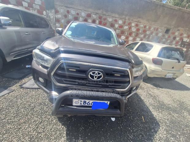 Toyota Tacoma Limited 2017 Gray