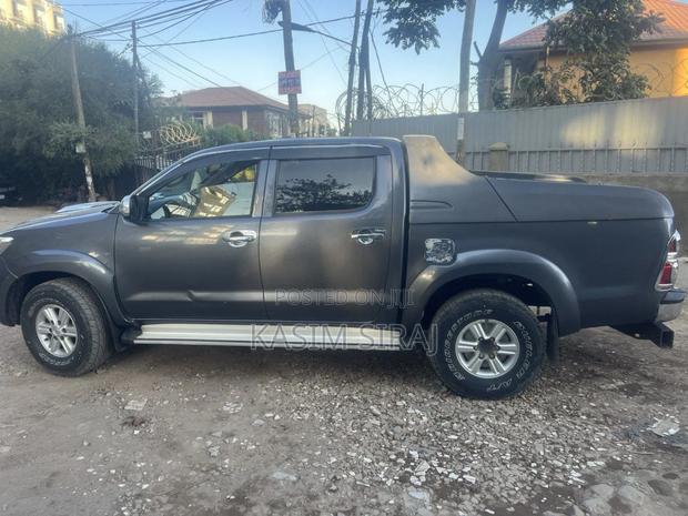 Toyota Hilux 3.0 D-4D 4x4 2013 Gray