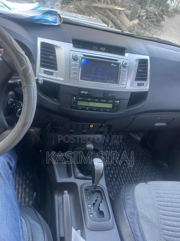Toyota Hilux 3.0 D-4D 4x4 2013 Gray