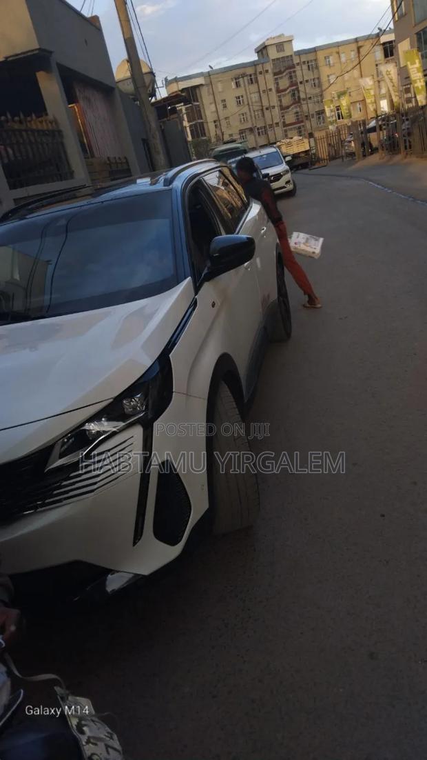 Peugeot 5008 2021 White