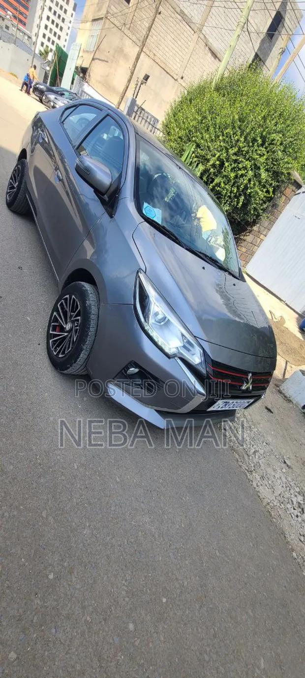 Mitsubishi Attrage 2021 Silver
