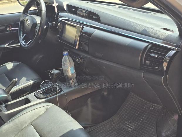 Toyota Hilux 2018 Silver