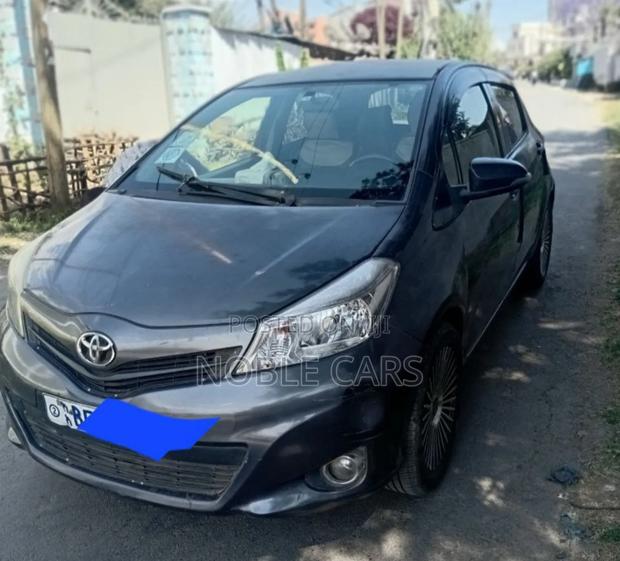 Toyota Yaris 2011 Gray