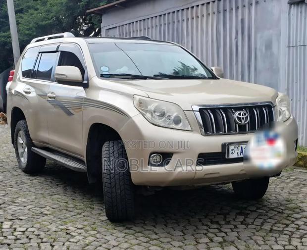 Toyota Land Cruiser Prado 3.0 TD 2011 Gold