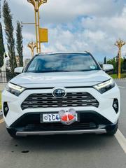 Toyota RAV4 Hybrid XLE AWD 2024 White for sale