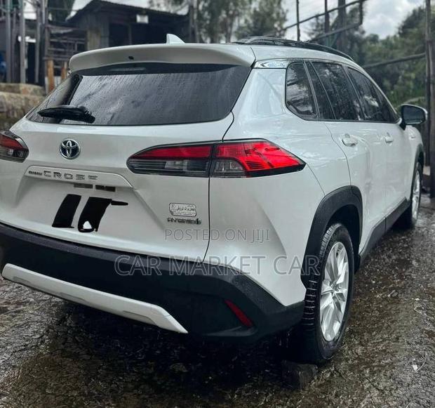 Toyota Corolla Cross Hybrid SE AWD 2023 White