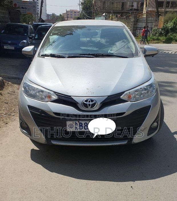 Toyota Yaris 2020 Silver