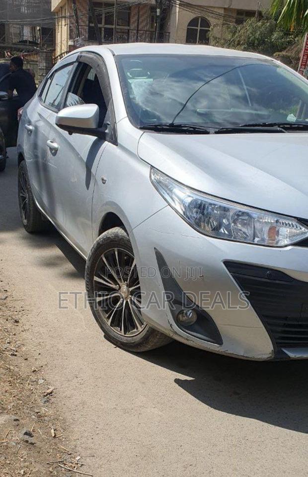 Toyota Yaris 2020 Silver