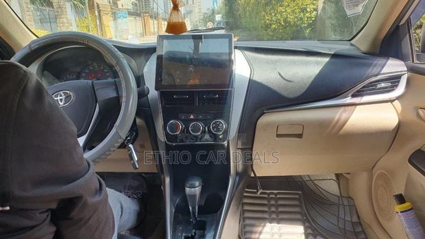 Toyota Yaris 2020 Silver