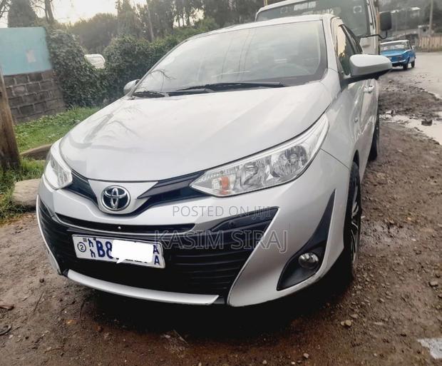 Toyota Yaris 1.5 Sedan L 2020 Silver