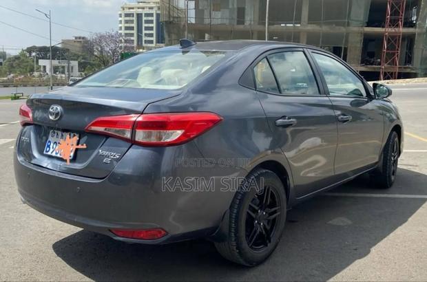 Toyota Yaris 1.5 Sedan L 2020 Gray