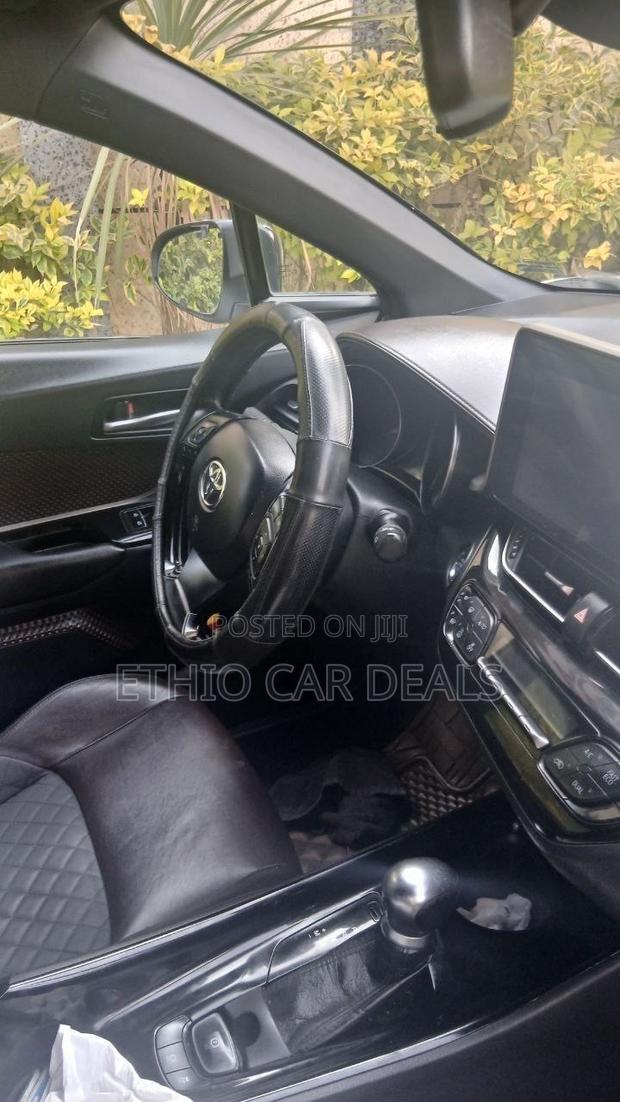 Toyota C-HR XLE Prermium FWD (2.0L 4cyl 2AM) 2018 White