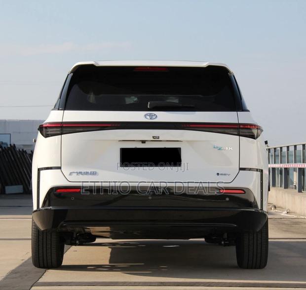 Toyota bZ3 2025 White