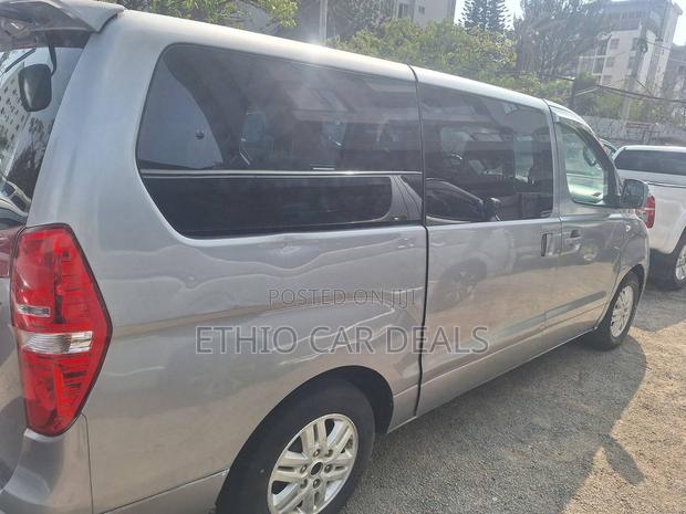 Hyundai Starex 2015 Silver
