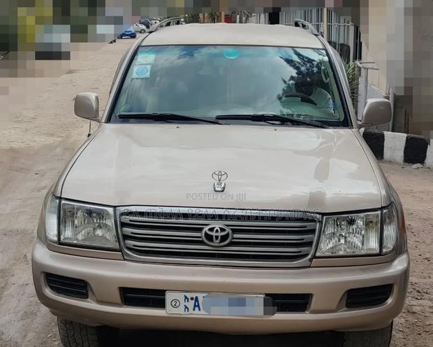 Toyota Land Cruiser 2005 Gold