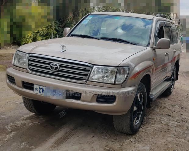 Toyota Land Cruiser 2005 Gold