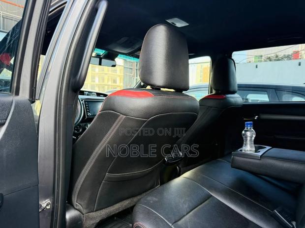 Toyota Hilux 2023 Gray