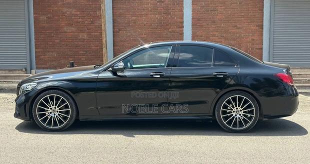 Mercedes-Benz C200 2021 Matt Black