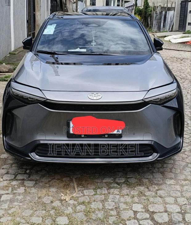 Toyota bZ4X 71.4 kWh AWD 2023 Gray