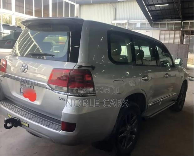 Toyota Land Cruiser 2009 Silver