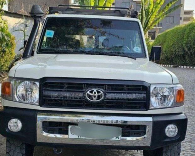 Toyota Land Cruiser 2015 Ivory